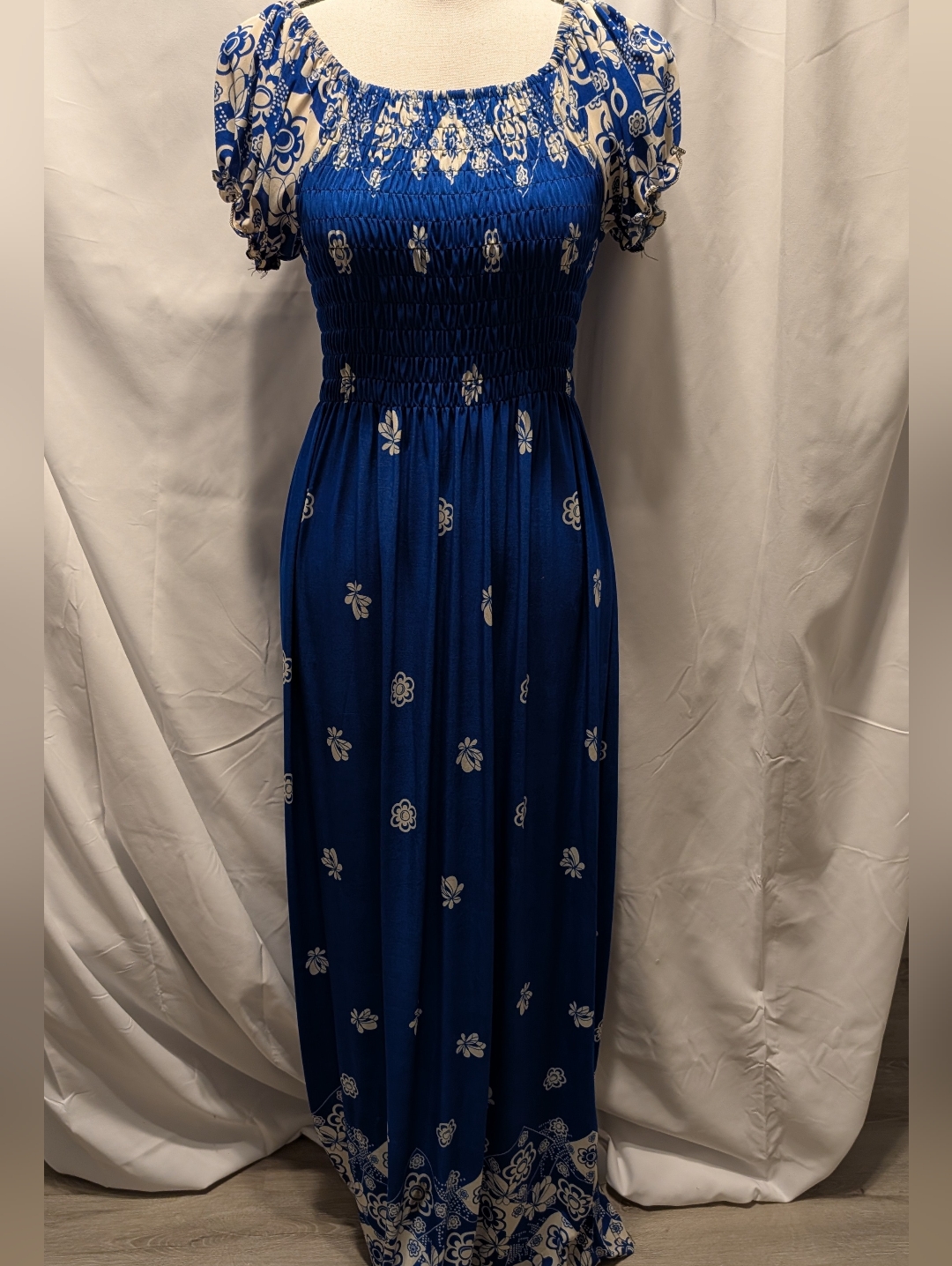 Nwt. Blue Floral Smocked Maxi Dress. Xl. Tube Bodice And Ruffle Cap Sleeve.